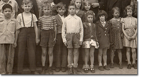 Photo of children about 1900